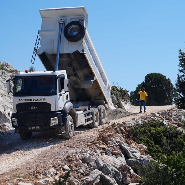 Tarsus'ta kırsal mahallelerin yol sorunu çözülüyor