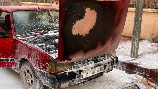 Siirt'te park halindeki otomobil alevlere teslim oldu