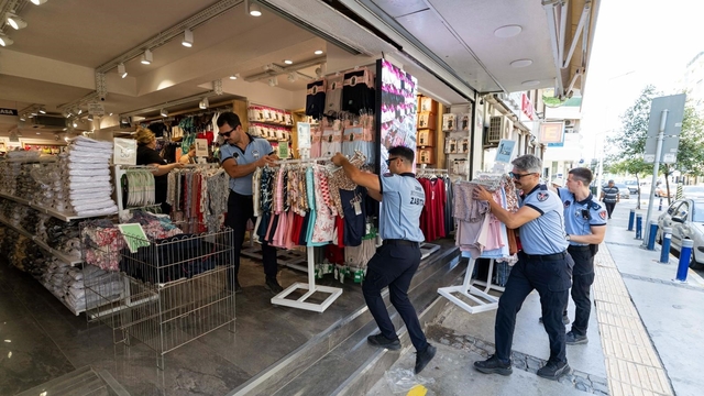 İzmir'de ana arterlerde kaldırım işgaline geçit yok