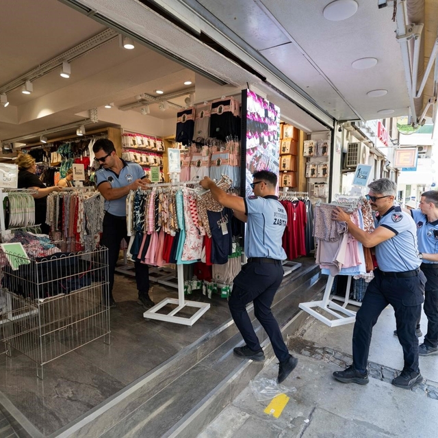 İzmir'de ana arterlerde kaldırım işgaline geçit yok