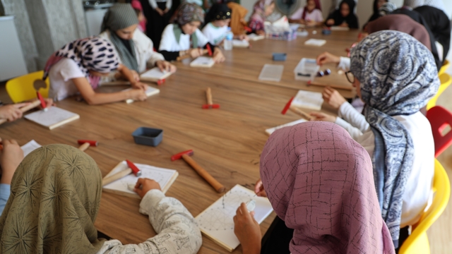 Eğitim ve sanat bir arada: Kur'an kursunda minik eller filografiyle buluştu