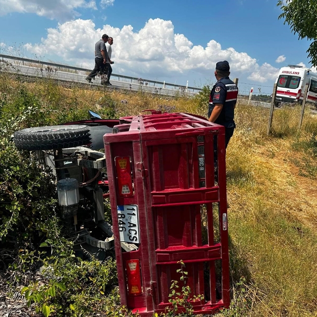 Elektrikli motosiklet kontrolden çıkarak devrildi, sürücüsü yaralandı