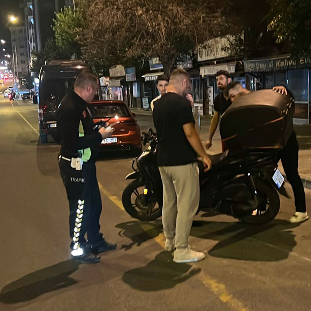 Kurye kazada öldü; alkollü otomobil sürücüsü gözaltına alındı
