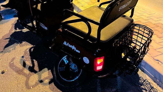 Otomobil ile üç tekerlekli motosiklet çarpıştı: 2 yaralı