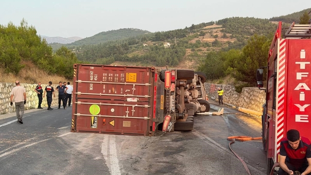 Bilecik'te 2 tır çarpıştı, 1 kişi yaralandı