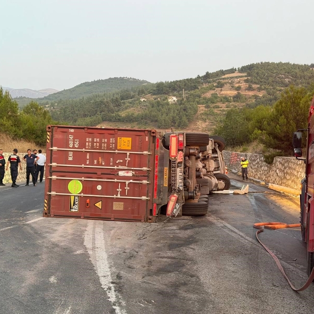 Bilecik'te 2 tır çarpıştı, 1 kişi yaralandı
