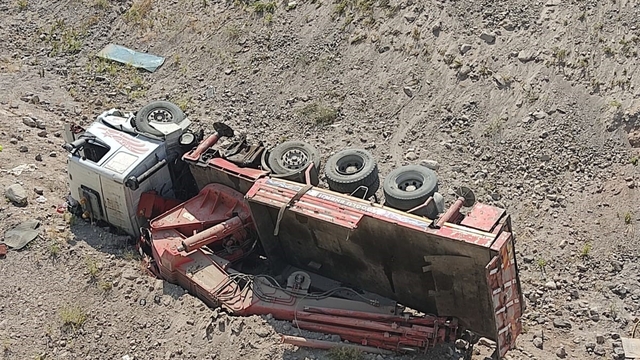 Tunceli'de vinç uçuruma yuvarlandı: 1 yaralı
