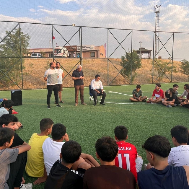 Dicle Kaymakamı Atış, gençlerle bir araya geldi