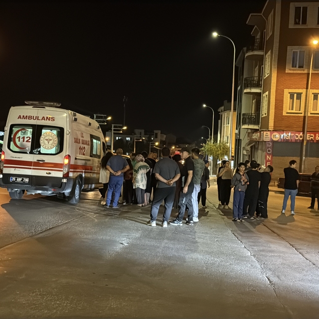 Eskişehir'de motosikletin yayaya çarptığı kazada 2 kişi yaralandı