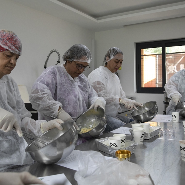 Mersin'in tescilli kan portakalı mutfak atölyesinde işlendi