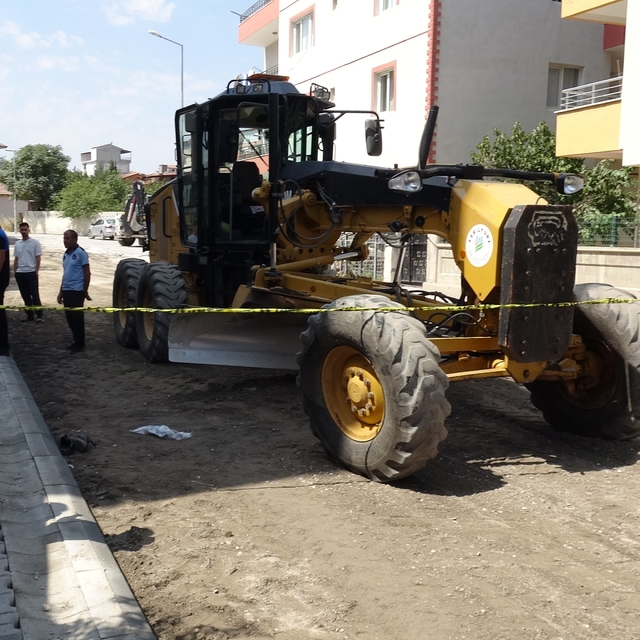 İş makinesinin altında kalan işçi hayatını kaybetti