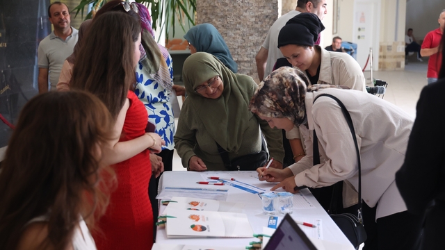 Büyükşehir'den Finike'de "Yeşil Geçiş İçin Ortak Akıl Çalıştayı"
Daha çevreci ve sürdürülebilir bir atık yönetimi modeli hedefleniyor