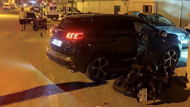Sivrihisar'da otomobil ile motosiklet çarpıştı, 2 kişi yaralandı