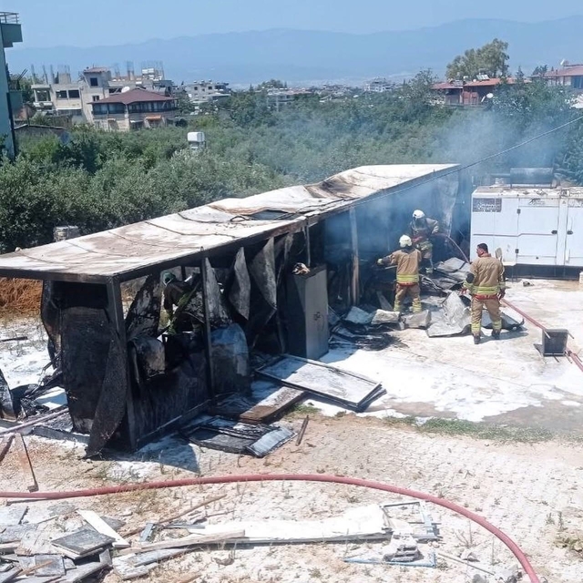 Defne'de konteyner yangını yaşandı