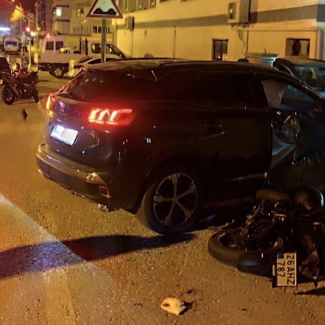 Sivrihisar'da otomobil ile motosiklet çarpıştı, 2 kişi yaralandı