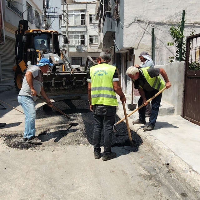 Akdeniz'de bozulan yollar için ekipler sahada