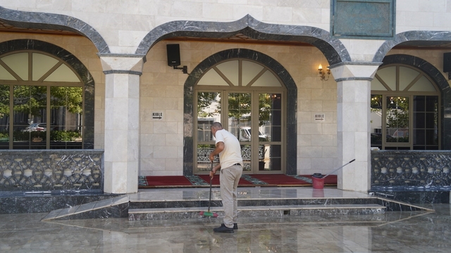 Yunusemre'de ibadethanelerde kapsamlı temizlik çalışması