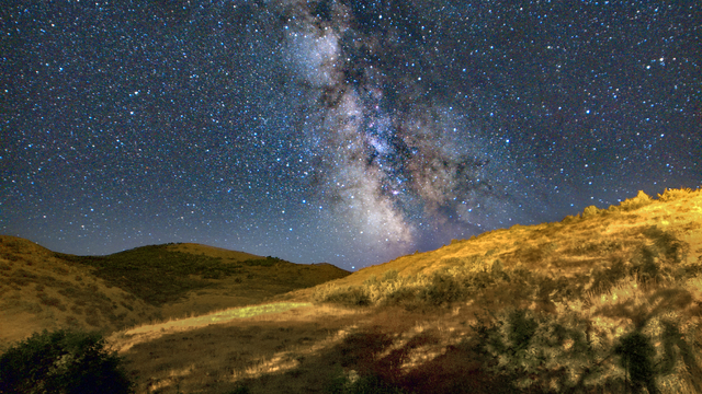 Bitlis'te perseid meteor yağmuru gökyüzünü aydınlattı