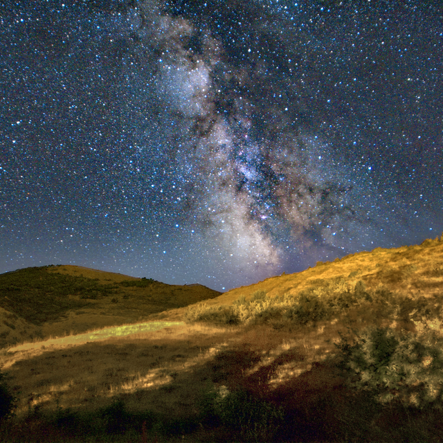Bitlis'te perseid meteor yağmuru gökyüzünü aydınlattı