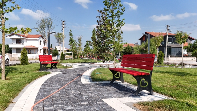 Sındırgı'da yeni yeşil alanlar yapıldı
Sındırgı'ya 17 Bin 600 metrekare yeni yaşam alanı