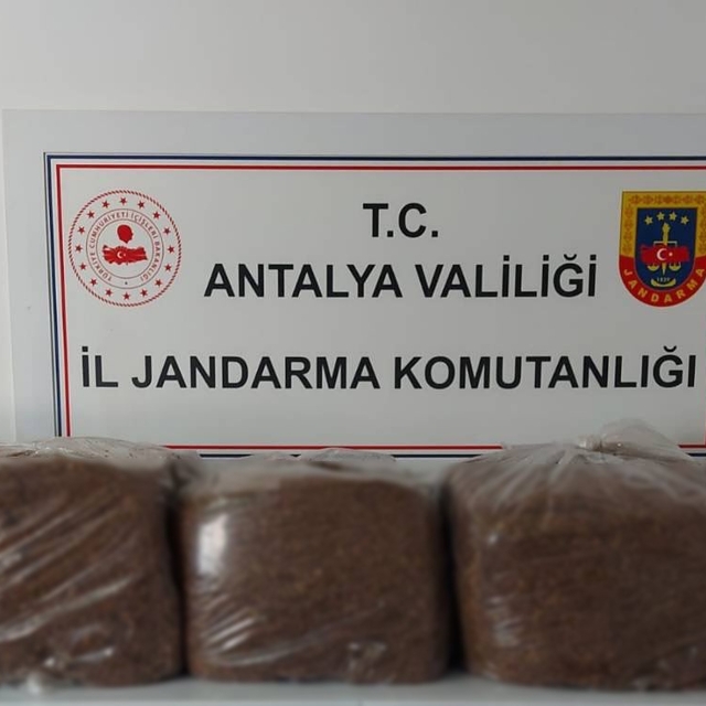 Alanya ve Demre'de 285 kilo kaçak tütün ele geçirildi