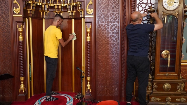 Yunusemre'de ibadethanelerde kapsamlı temizlik çalışması