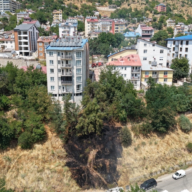 Çocukların torpil oyunu yangınla sonuçlandı: İtfaiye büyümeden söndürdü