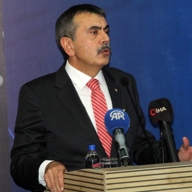 Bakan Tekin, "Siyaset üzerine düşeni yaptı, şimdi sıra millette"
Millî Eğit...
