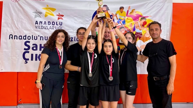 Niğde Masa Tenisi Kız Takımı Türkiye Finalleri'ne yükseldi