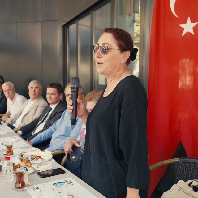 Başkan Aydın, Muradiye'de vatandaşların sesine kulak verdi