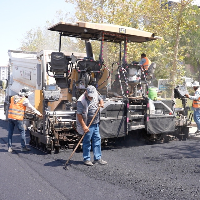 Şehitkamil'de yol seferberliği sürüyor
