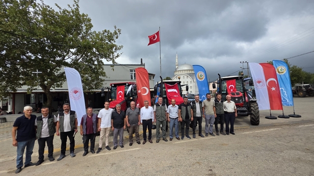 Dedeoba'da ORKÖY desteğiyle 3 traktör hak sahiplerine teslim edildi