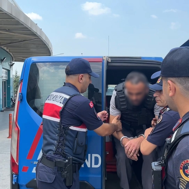 Eniştesi ve eşini öldüren şüpheliden dikkat çeken söz
"Namus meselesi, dosy...