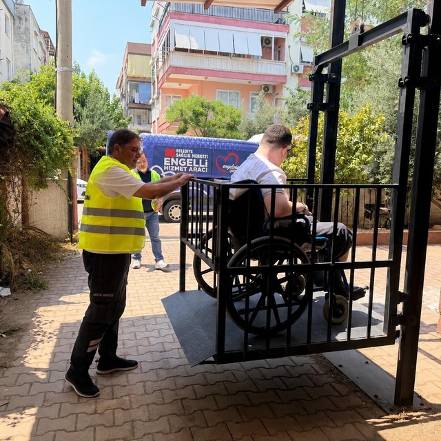 Kepez'de engelleri aşan hizmet