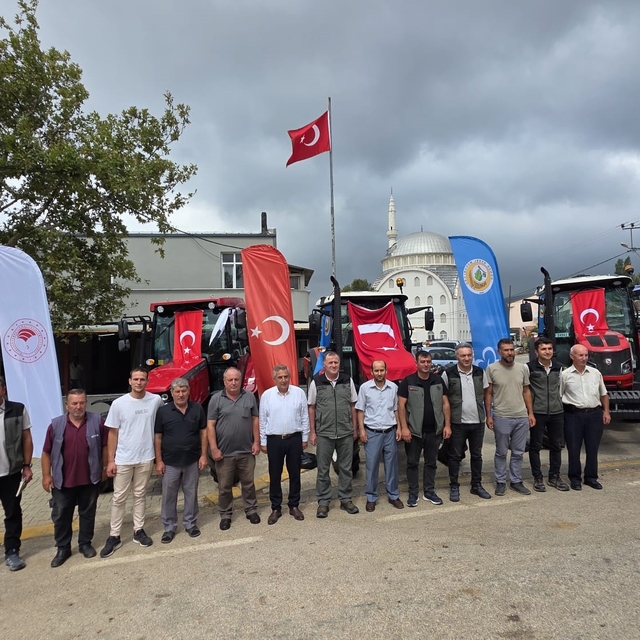 Dedeoba'da ORKÖY desteğiyle 3 traktör hak sahiplerine teslim edildi