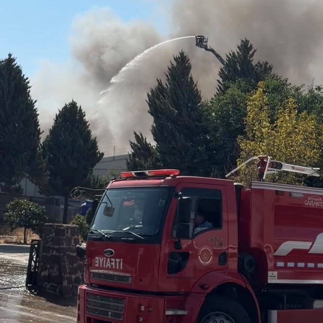 Gaziantep'teki fabrika yangını söndürüldü
Sabah saatlerinde çıkan yangın 39...