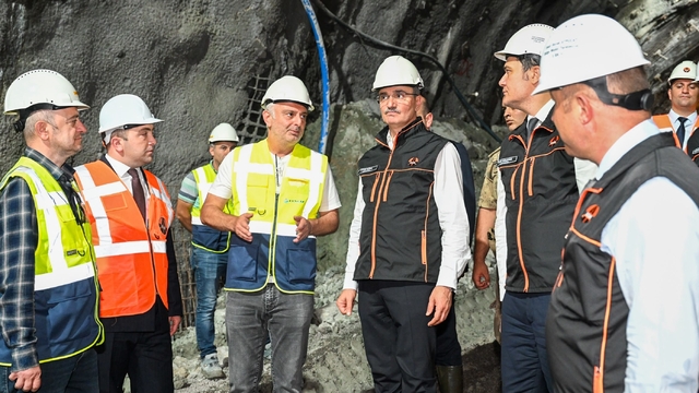 Kırık Tüneli kazı ve destek çalışmaları yüzde 90, nihai beton çalışmaları ise yüzde 78 oranında tamamlandı
