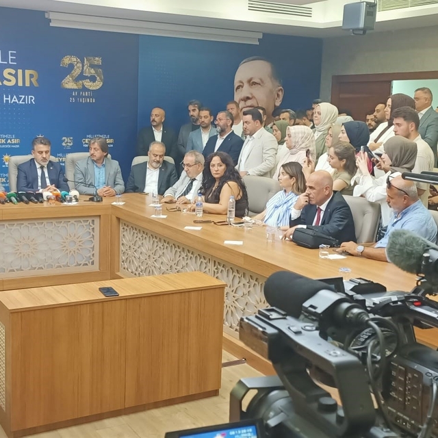 Bursa'ya ya 2 yeni hastane müjdesi
Ak Parti Bursa İl Başkanı Davut Gürkan A...