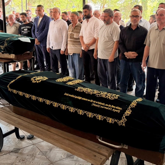 Yangında hayatını kaybeden anneanne torun son yolculuğuna uğurlandı