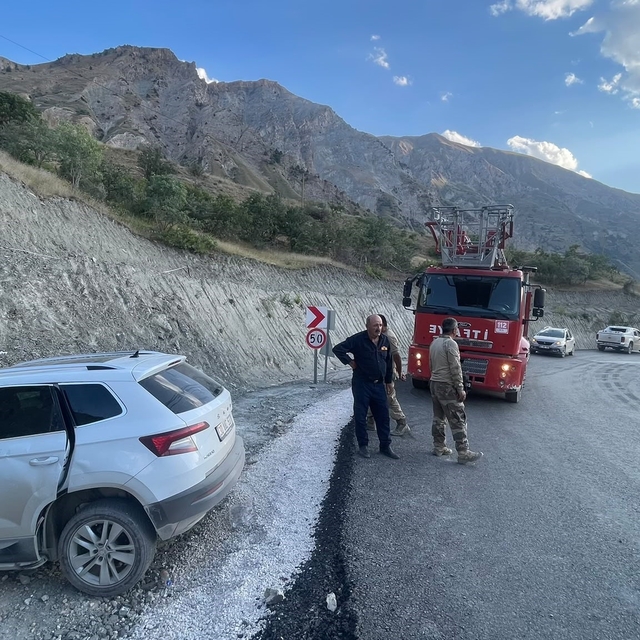 Hakkari-Van karayolunda trafik kazası: 3 yaralı