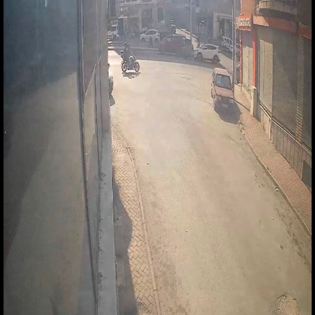 Eskişehir'de 2 kişinin yaralandığı kaza kamerada