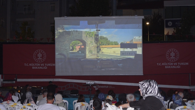 'Gezen sinema' tırı Çorum'da vatandaşlara nostalji yaşattı