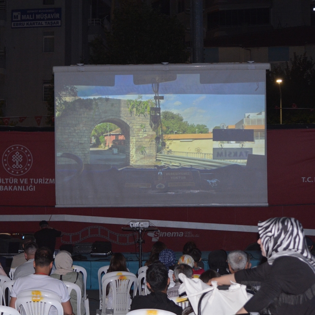 'Gezen sinema' tırı Çorum'da vatandaşlara nostalji yaşattı