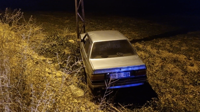 Çorum'da otomobil tarlaya uçtu: 1 yaralı