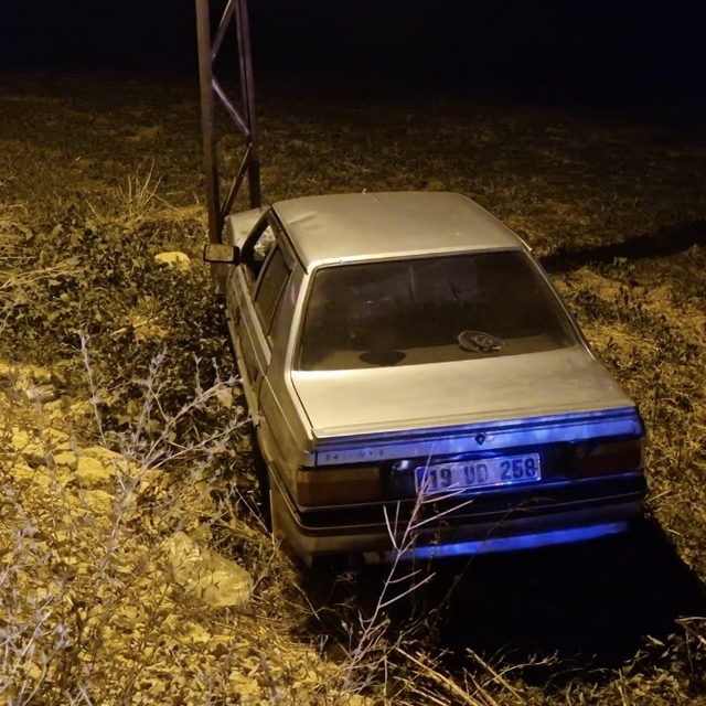 Çorum'da otomobil tarlaya uçtu: 1 yaralı