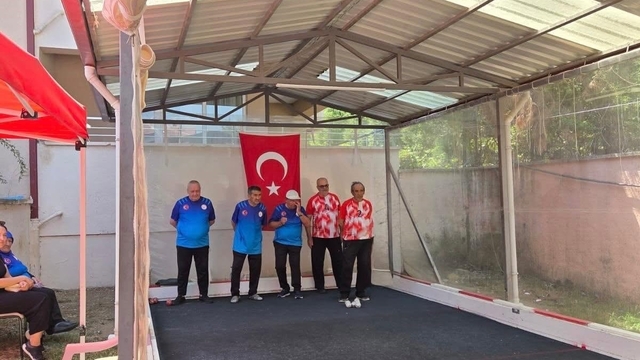 Huzurevi sakinleri bocce müsabakasında buluştu