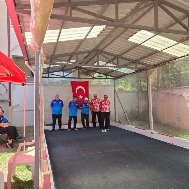 Huzurevi sakinleri bocce müsabakasında buluştu