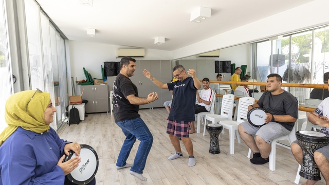 Mersin'de özel bireyler yazın tadını etkinliklerle çıkarıyor