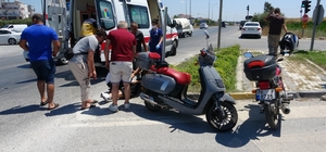 Antalya'da devrilen motosikletli yaralandı