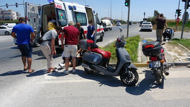 Antalya'da devrilen motosikletli yaralandı